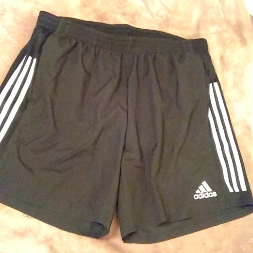 Adidas Mens shorts  XL 7"